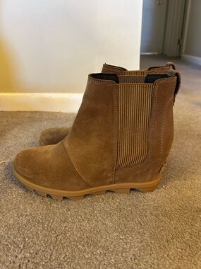 Sorel Brown Suede Wedge Chelsea Boots